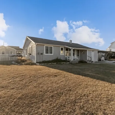 3 Bedroom, 2 Full Baths. Steps to Beach!