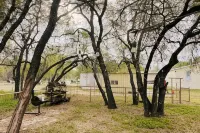 Natalia TX. Family Getaway!! - 무료 와이파이