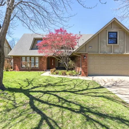 Comfy Hangout House - Sleeps 16 - Pool & Hot Tub!