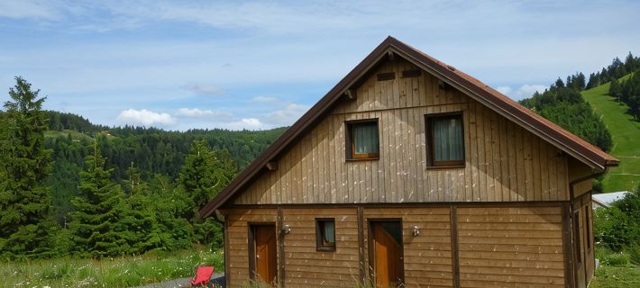Exceptional: 4-bedroom south-facing chalet on large lot at the foot of the slopes Hotels in Gérardmer