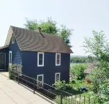 Bluffside cottage with gorgeous river views - Wifi