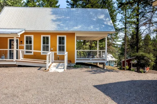 Enchanting cabin with WiFi in Lakeside - Feriehus