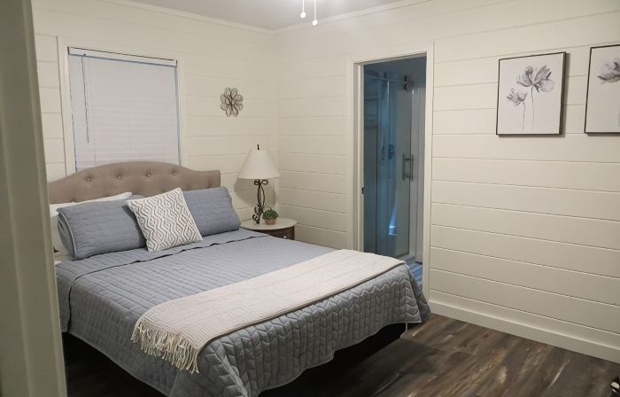 LAKEFRONT Retreat! <br loading=