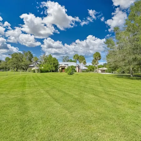 River Bank Hideaway, "Go With The Flow" RIVERFRONT 3 Acres- "Heated Pool/Spa"