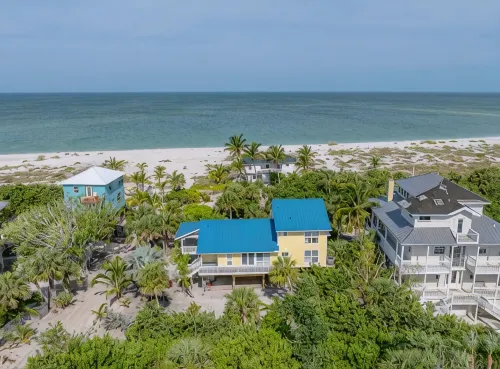 Perfect Placement, A beautiful beachfront home - Pool