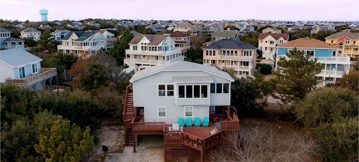 Updated, cozy cottage in Duck – 4 bedrooms, in town & oceanside w/ views! Hoteles en Duck