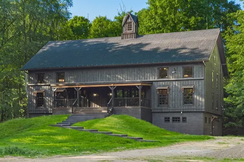 Luxury Barn Retreat near Mohican River - 5 ดาว