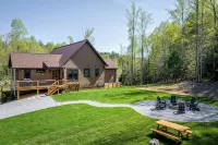 Lakeways A-Frame Near Lake James Game Room · Gym · Golf · Fire Pit · Sleeps 10 - 4-Star