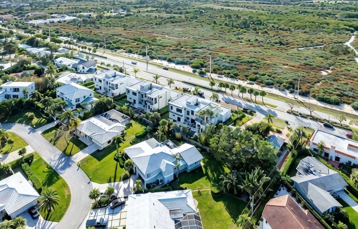 SOL HAUS! LUXE NEW 6 BDRM BEACH HOUSE W/ STUNNING VIEWS/POOL/SPA/PUTTING GRN/GYM