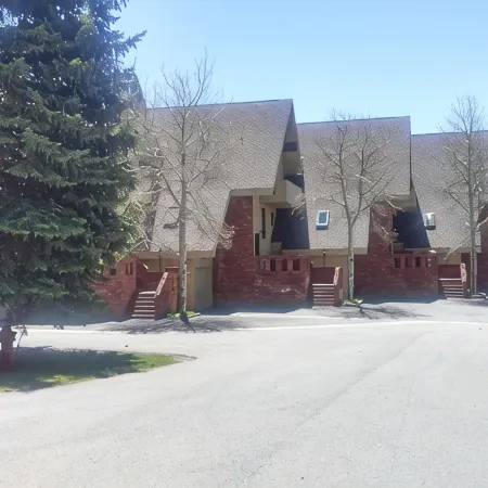 Retro-Economy Avon Townhouse w/ Sauna, Garage, FREE WiFi