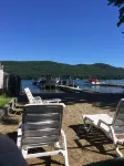 The Sundowner on Lake George - parking