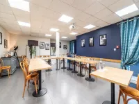 裏摩北基里亞德直營酒店 - 早餐