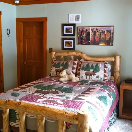 Charming Log Cabin for Peaceful Mountain Getaway!