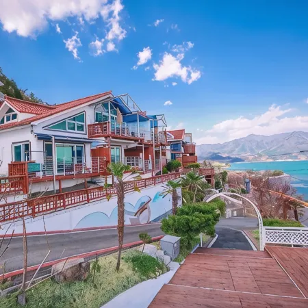 The South Sea, Spa Hill Pension