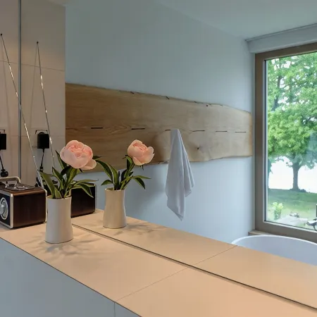House on the Havelbogen directly on the water with canoe and jetty, terrace apartment