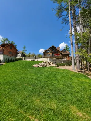 River bank lodge just minutes to Lake George with heated salt water pool - Lodges
