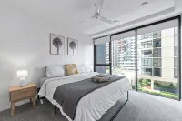 South Bank Sensational! ~ 2Bed/2Bath/1Car/Pool! - 2성급