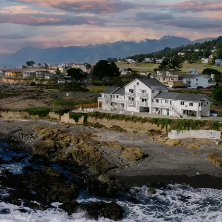 Black Sands Inn