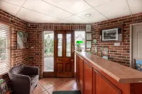 Cedar Lodge Motel - parcheggio