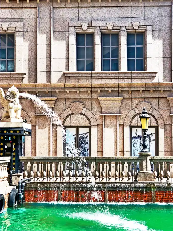 Hotels near Venice Town