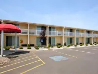 HomeSpring Inn & Studios