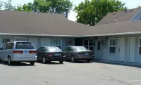 Oakdale Motel Hotels in Owatonna