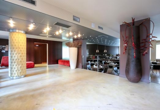 2. 호텔 알레라모..