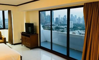 Omni Tower Sukhumvit Nana by Direct Rooms