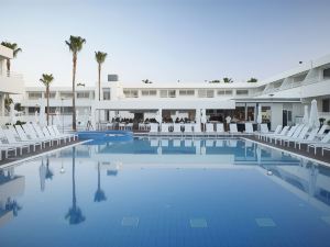 Melpo Antia Hotel & Suites