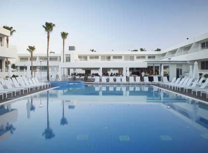 Melpo Antia Hotel & Suites