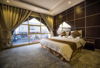 Green Leaf Hotel