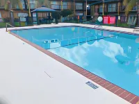 Howard Johnson by Wyndham Athens - Pools