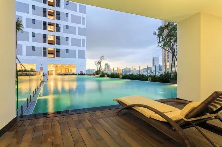 Rivergate Apartment Infinity Pool & Gym