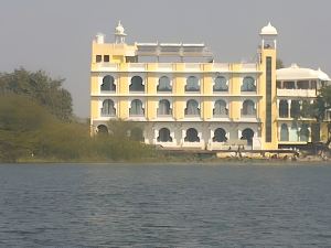 Hotel Vishalas The Raj Kesar Regency