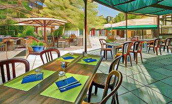 Club Vacances Bleues Domaine de Chateau Laval - Housity