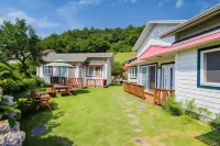 Tongyeong Jjiniya Pension Hotels near Daehang Beach
