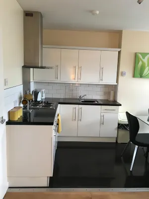 Marley Mansions Apartments - King ST Ref : 10/3 - 3-Star