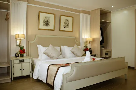 Golden Prince Hotel & Suites