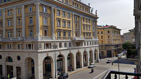 Trieste Center Rooms & Apartments Отели рядом с достопримечательностью «Trieste Liman»
