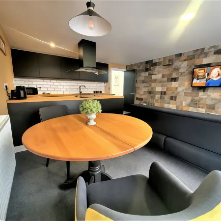 Friary House Serviced Apartments by Roomsbooked - 24Hr Reception
