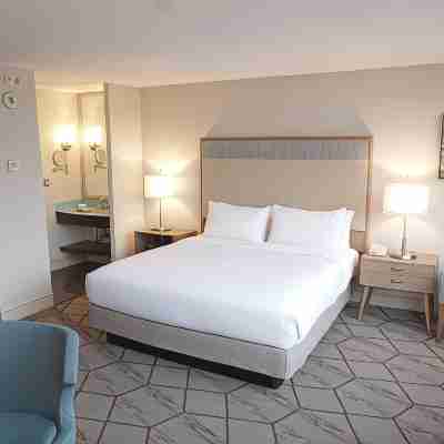 Crowne Plaza Syracuse, an IHG Hotel Rooms