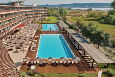 Sunny Beach Club - Adults Only #YouthfulVibes