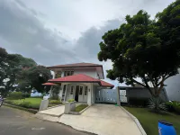 Villa Dago Bandung 4Br with Private Pool (Amethyst P-08) Hotell i Desa Sindanglaya
