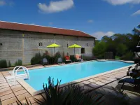 La Fontenelle Chambres d'Hôtes - Pools