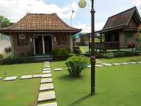 Balkondes Bumiharjo (Kampung Dolanan) Hotels in Mertoyudan