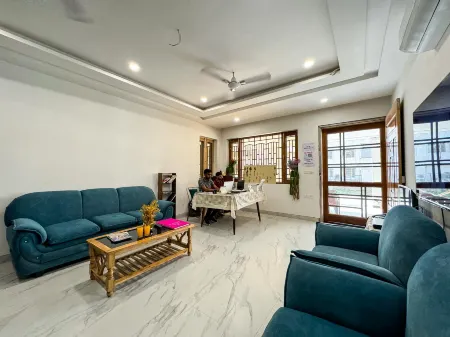 Guru Sadan, A Luxe Stay