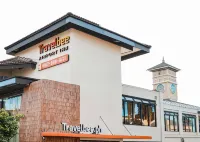 Travelbee Airport Inn