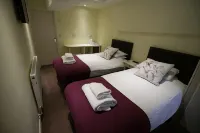 The Old Bear Inn - Inns