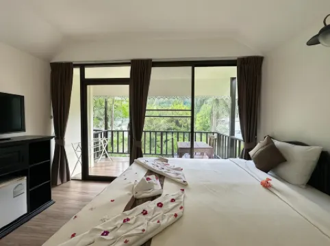 ช้างคลิฟรีสอร์ท