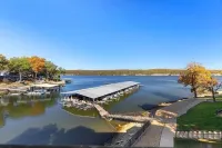 3Br/2BA Lakefront Condo at Lake of the Ozarks. Located at Mile Marker 22!
